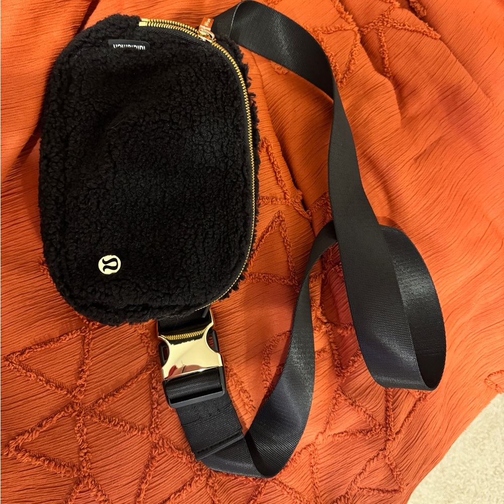 Lululemon fleece bag